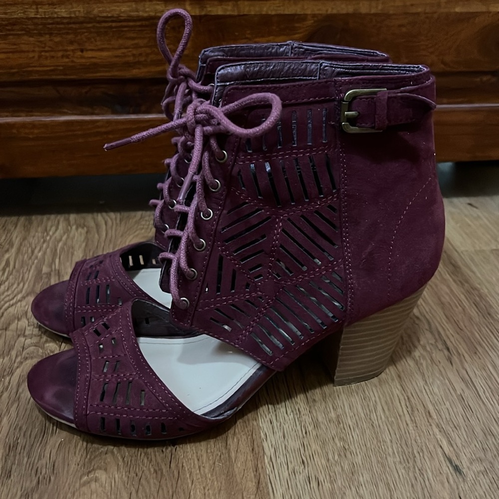 Laser cut Corset Booties 7.5 JustFab - Picture 3 of 12